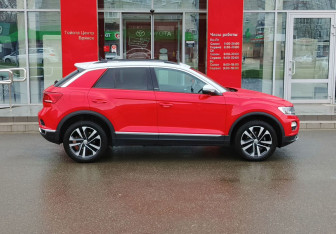 Подержанный автомобиль Volkswagen T-Roc 2020 года (4 фото)