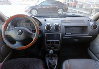 Подержанный автомобиль Renault Logan Sedan 2009 года (14 фото)
