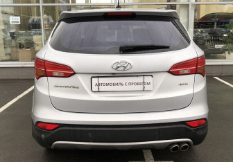 Подержанный автомобиль Hyundai Santa Fe 2014 года (6 фото)