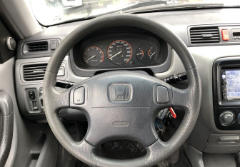 Подержанный автомобиль Honda CR-V 2000 года (12 фото)