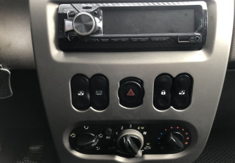 Подержанный автомобиль Renault Logan Sedan 2011 года (13 фото)