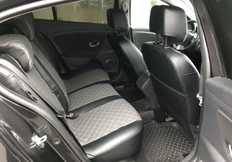 Подержанный автомобиль Renault Fluence 2012 года (11 фото)