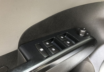 Подержанный автомобиль Chevrolet Aveo Hatchback 2012 года (12 фото)