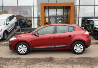 Подержанный автомобиль Renault Megane Hatchback 2014 года (8 фото)