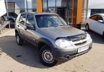 Подержанный автомобиль Chevrolet Niva 2015 года (3 фото)