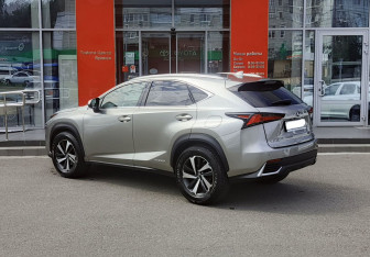 Подержанный автомобиль Lexus NX 2019 года (7 фото)