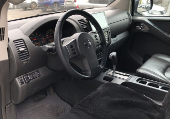 Подержанный автомобиль Nissan Navara (Frontier) 2006 года (10 фото)