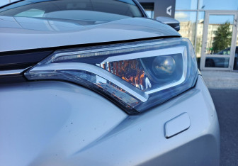 Подержанный автомобиль Toyota RAV4 2015 года (9 фото)
