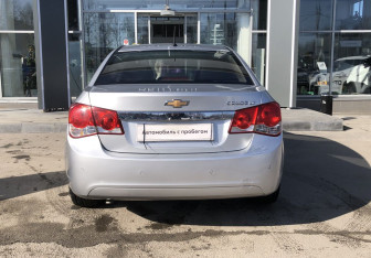 Подержанный автомобиль Chevrolet Cruze Sedan 2011 года (6 фото)