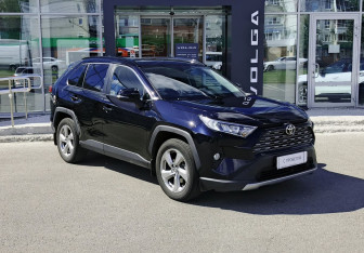 Подержанный автомобиль Toyota RAV4 2020 года (3 фото)