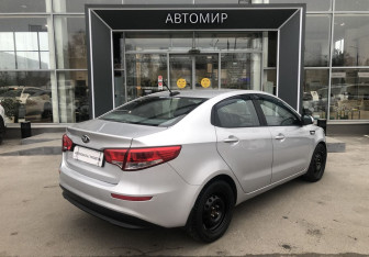 Подержанный автомобиль Kia Rio Sedan 2017 года (7 фото)