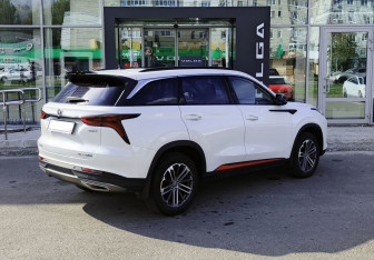 Подержанный автомобиль Changan CS75PLUS 2023 года (5 фото)