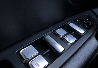 Подержанный автомобиль Geely Atlas Pro 2023 года (13 фото)
