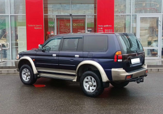 Подержанный автомобиль Mitsubishi Pajero Sport 2002 года (7 фото)