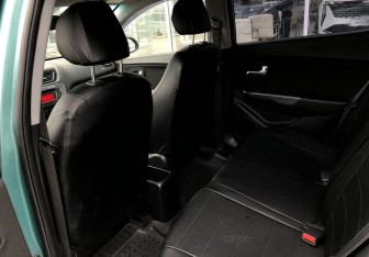 Подержанный автомобиль Kia Rio Sedan 2012 года (11 фото)