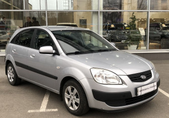 Подержанный автомобиль Kia Rio Hatchback 2009 года (3 фото)