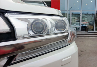 Подержанный автомобиль Toyota Land Cruiser Suv 2016 года (9 фото)