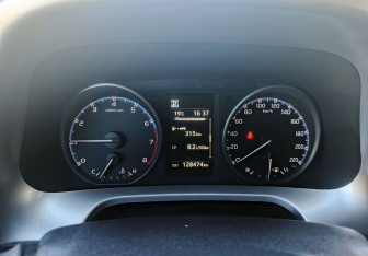 Подержанный автомобиль Toyota RAV4 2018 года (13 фото)