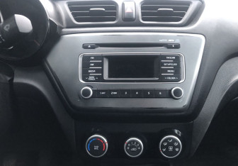 Подержанный автомобиль Kia Rio Sedan 2017 года (14 фото)