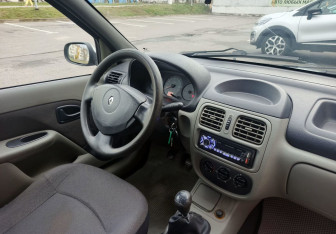 Подержанный автомобиль Renault Symbol 2005 года (14 фото)