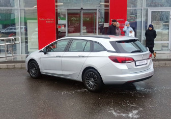 Подержанный автомобиль Opel Astra Wagon 2020 года (7 фото)