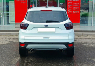Подержанный автомобиль Ford Kuga 2017 года (6 фото)