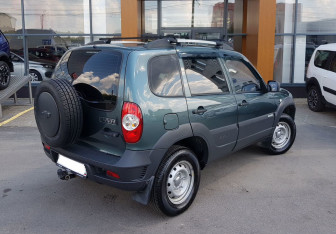 Подержанный автомобиль Chevrolet Niva 2015 года (5 фото)
