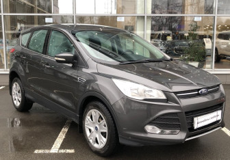 Подержанный автомобиль Ford Kuga 2015 года (3 фото)