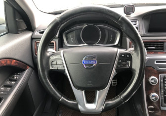 Подержанный автомобиль Volvo XC70 2014 года (12 фото)