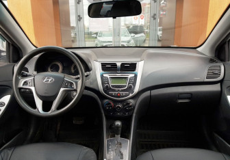 Подержанный автомобиль Hyundai Solaris Sedan 2011 года (11 фото)