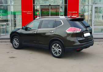 Подержанный автомобиль Nissan X-Trail 2015 года (7 фото)