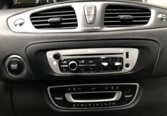 Подержанный автомобиль Renault Scenic 2013 года (14 фото)