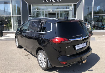 Подержанный автомобиль Opel Zafira Minivan 2016 года (7 фото)