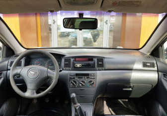 Подержанный автомобиль Toyota Corolla Sedan 2003 года (11 фото)