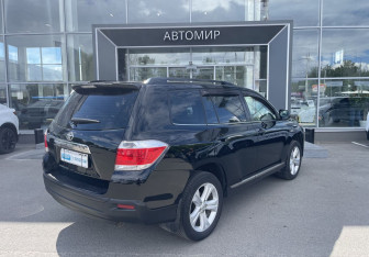 Подержанный автомобиль Toyota Highlander 2013 года (5 фото)