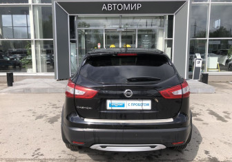 Подержанный автомобиль Nissan Qashqai 2015 года (6 фото)
