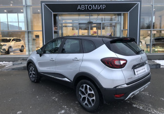 Подержанный автомобиль Renault Kaptur 2020 года (7 фото)