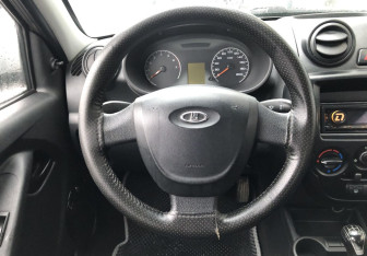 Подержанный автомобиль LADA (ВАЗ) Granta Sedan 2013 года (12 фото)