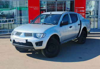 Подержанный автомобиль Mitsubishi L200 2011 года (1 фото)