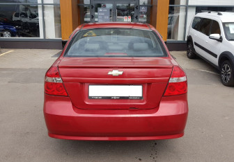 Подержанный автомобиль Chevrolet Aveo Sedan 2009 года (6 фото)