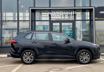 Новый Toyota RAV4 2025 (4 фото)