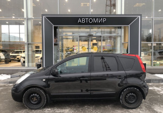 Подержанный автомобиль Nissan Note 2007 года (8 фото)