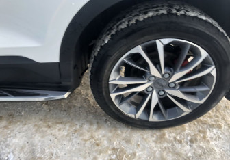 Подержанный автомобиль Geely Coolray 2022 года (16 фото)