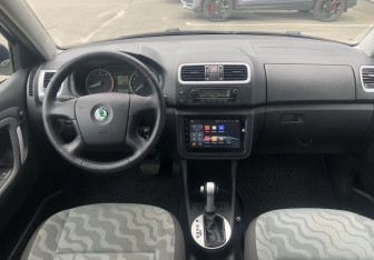 Подержанный автомобиль Skoda Fabia Wagon 2009 года (10 фото)
