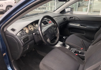 Подержанный автомобиль Mitsubishi Lancer Sedan 2005 года (9 фото)