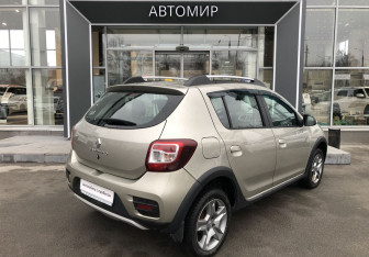 Подержанный автомобиль Renault Sandero 2019 года (6 фото)