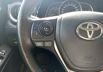 Подержанный автомобиль Toyota RAV4 2013 года (20 фото)
