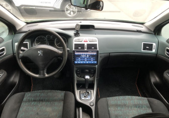 Подержанный автомобиль Peugeot 307 Hatchback 2002 года (10 фото)