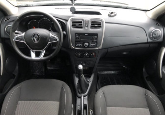 Подержанный автомобиль Renault Sandero 2019 года (2 фото)
