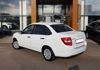 Подержанный автомобиль LADA (ВАЗ) Granta Sedan 2021 года (7 фото)
